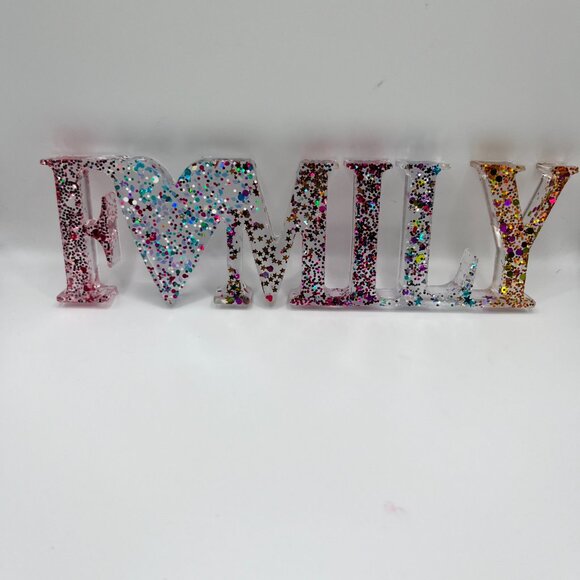 Glitter Resin Standing Words – DREAM LOVE FAMILY – Home Decor - Picture 3 of 4